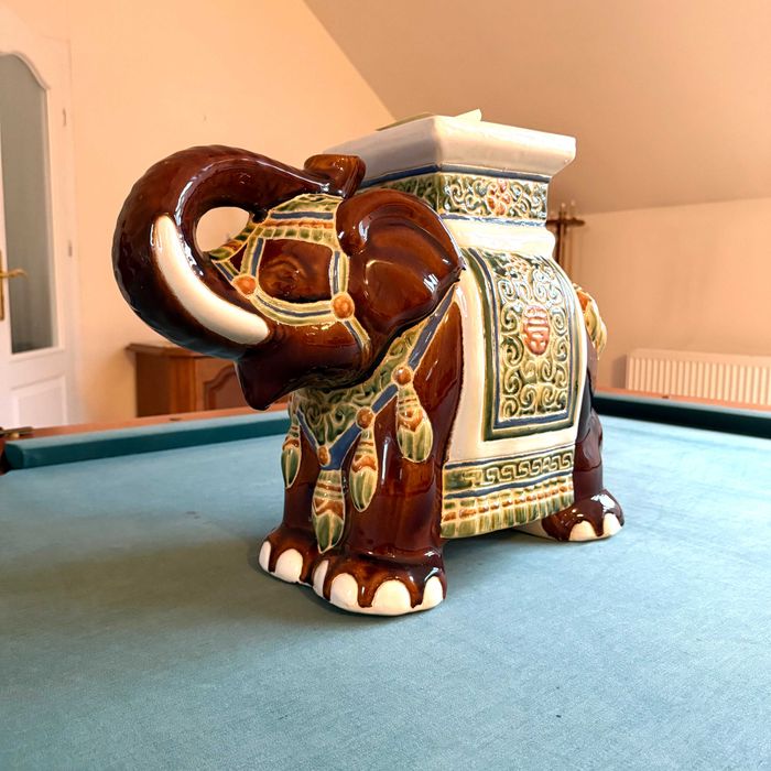 Figurka ceramicznego słonia orientalnego – unikatowa dekoracja