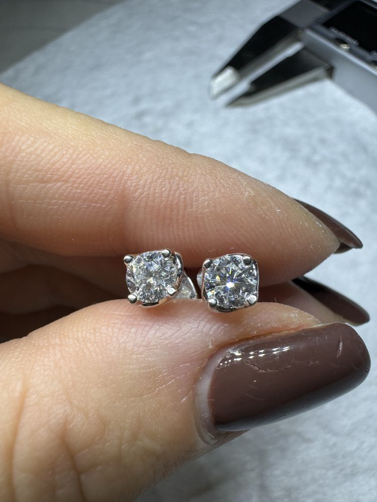 Золотые серьги 1 ct пусеты бренд Brev 750