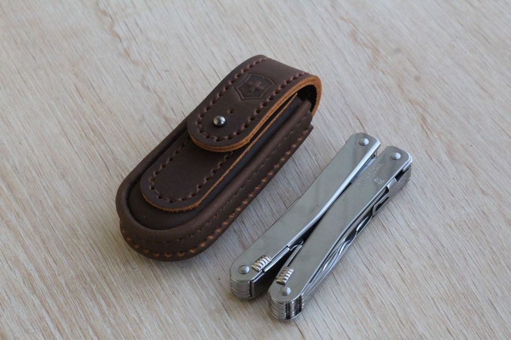 кожаный чехол из натуральной кожи для мультитула Leatherman Victorinox