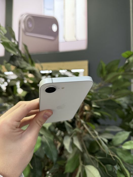 iPhone 16e 256GB White