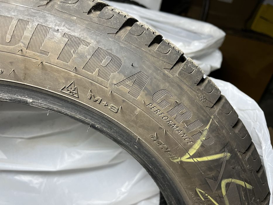 Зимові шини Goodyear UltraGrip 8 205/55 R16 91H