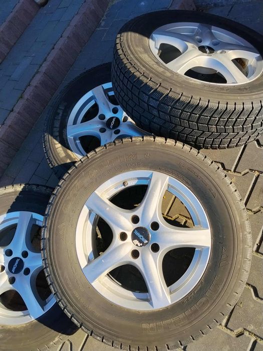 Alufelgi 215/70 R16 z oponami zimowymi