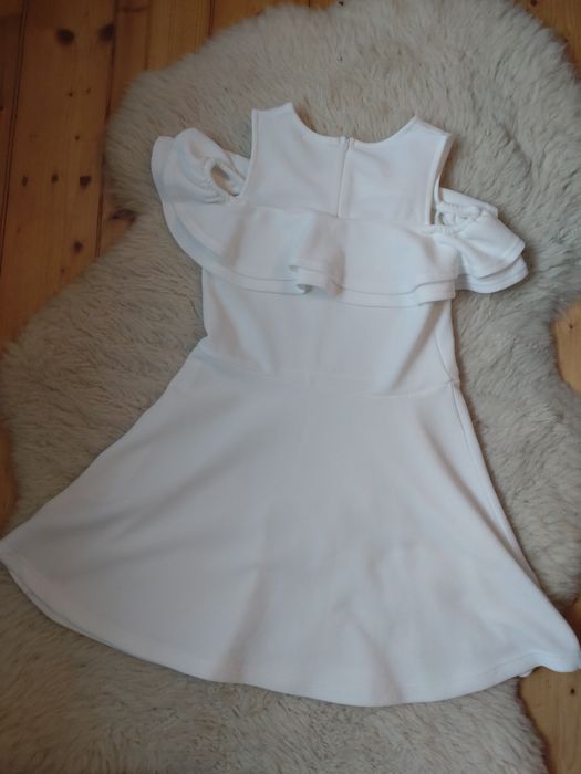 Kremowa sukieneczka