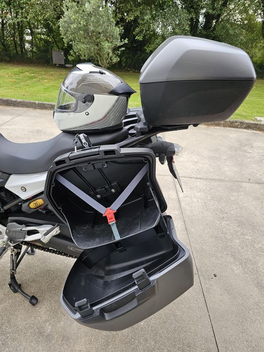 BMW F900XR Branca + pack de equipamento