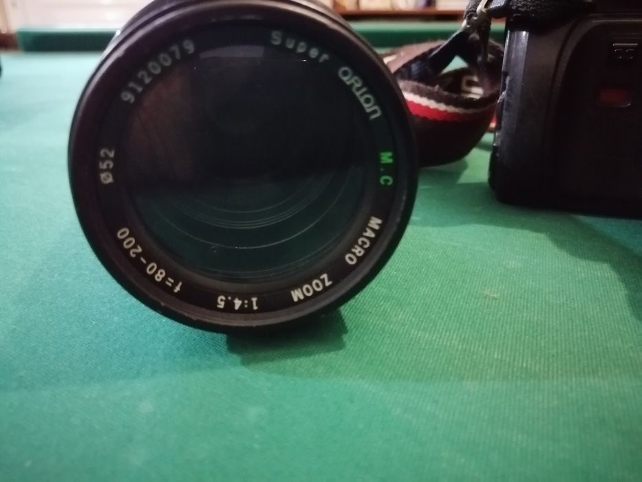 Câmara de filmar e máquina fotográfica