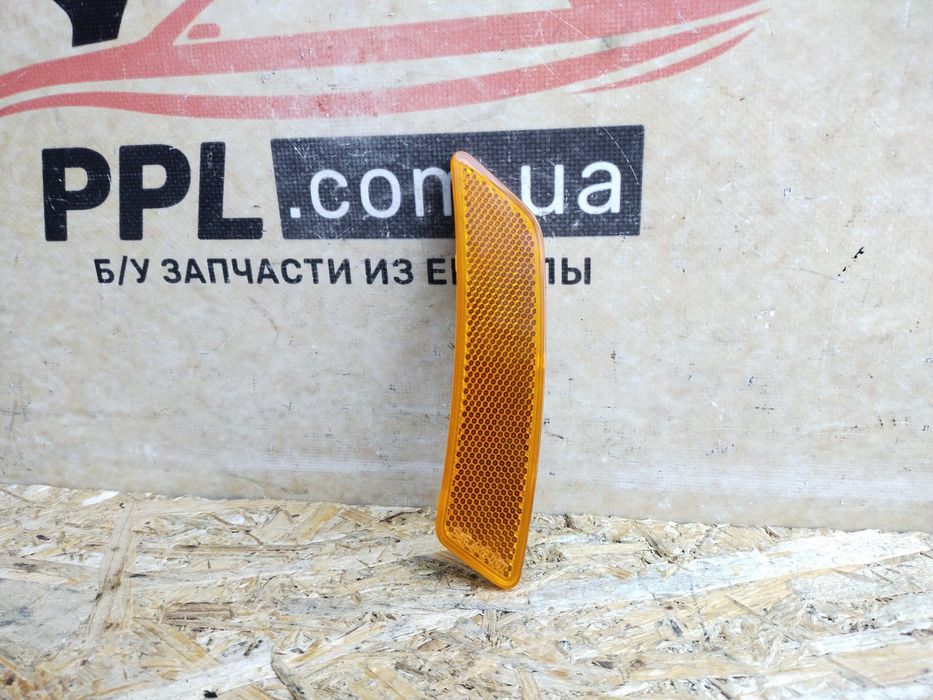 BMW 2 F22 F23 14-21 Отражатель катафот переднего бампера правый