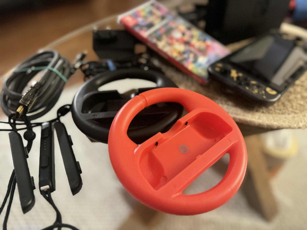Nintendo Switch - 4 kontrolery, kierownice, karta 256gb, MARIO, dodatk