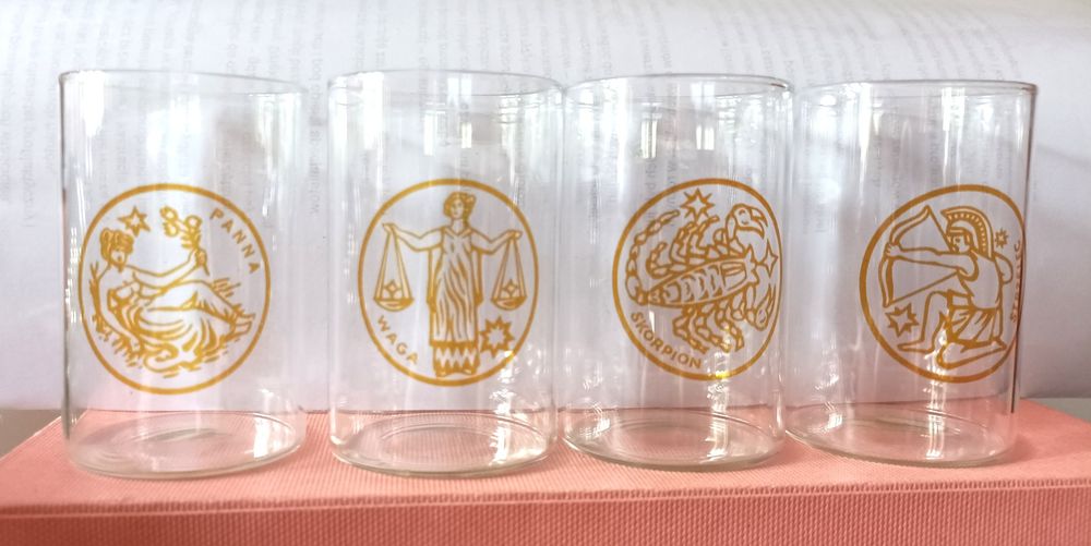 Kieliszki 12 sztuk znaki zodiaku. Pamiątka z PRL-u