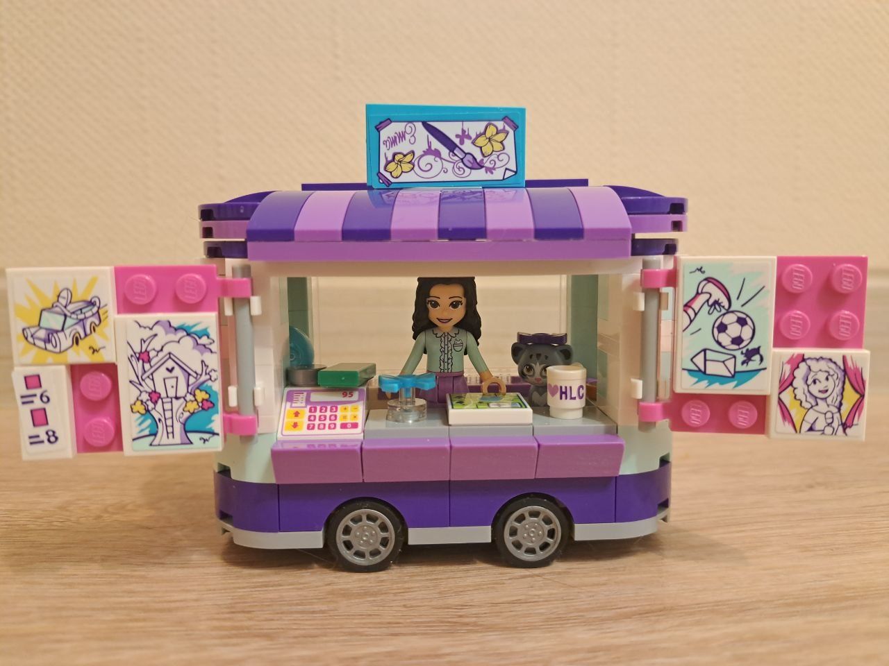 Конструктор Lego Friends Передвижная творческая мастерская Эммы 41332