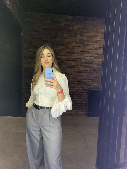 Шикарна блуза з об’ємними рукавами