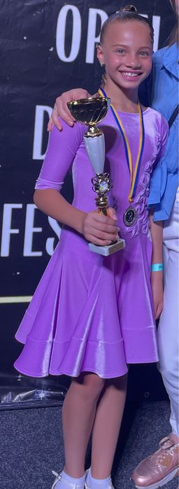 Продаємо бальну сукню