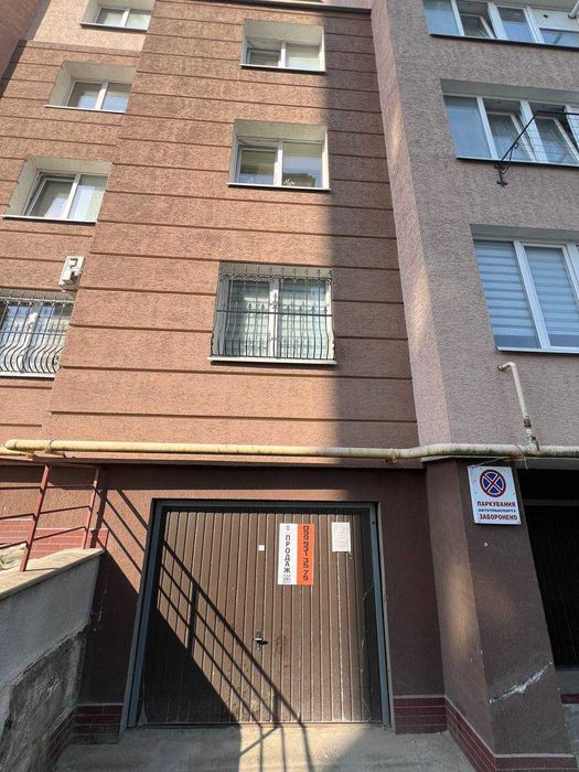 Гараж в будинку по вул. Мазепи