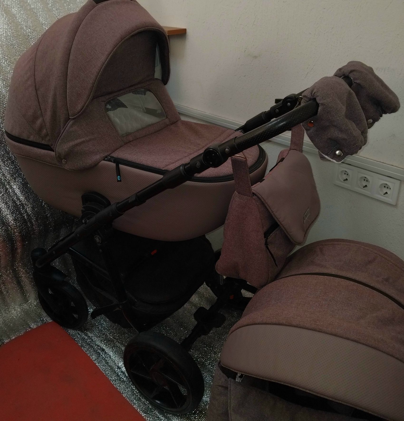 Продам детскую коляска 2 блока Baby Plus почти новая.