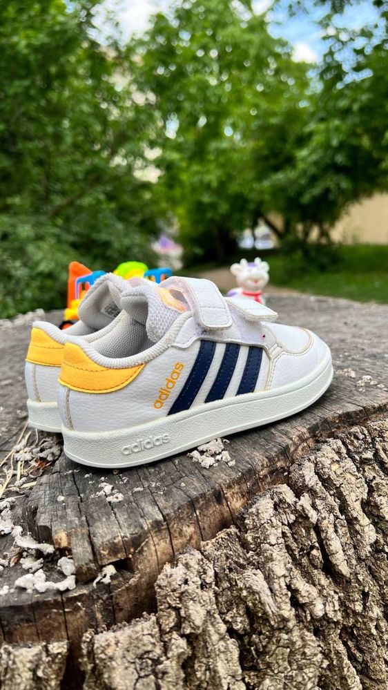 Оригінальні кросівки Adidas 24 розмір