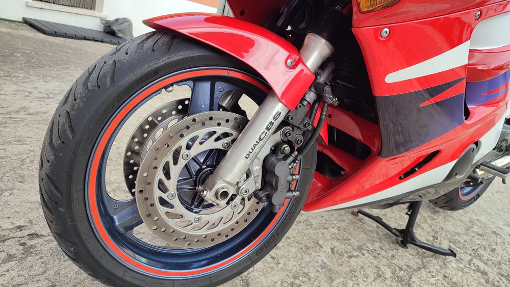 CBR 1000f em Excelente Estado