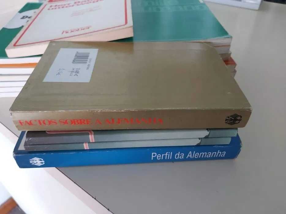 Livros, DVD Filmes e cassetes vídeo para desocupar