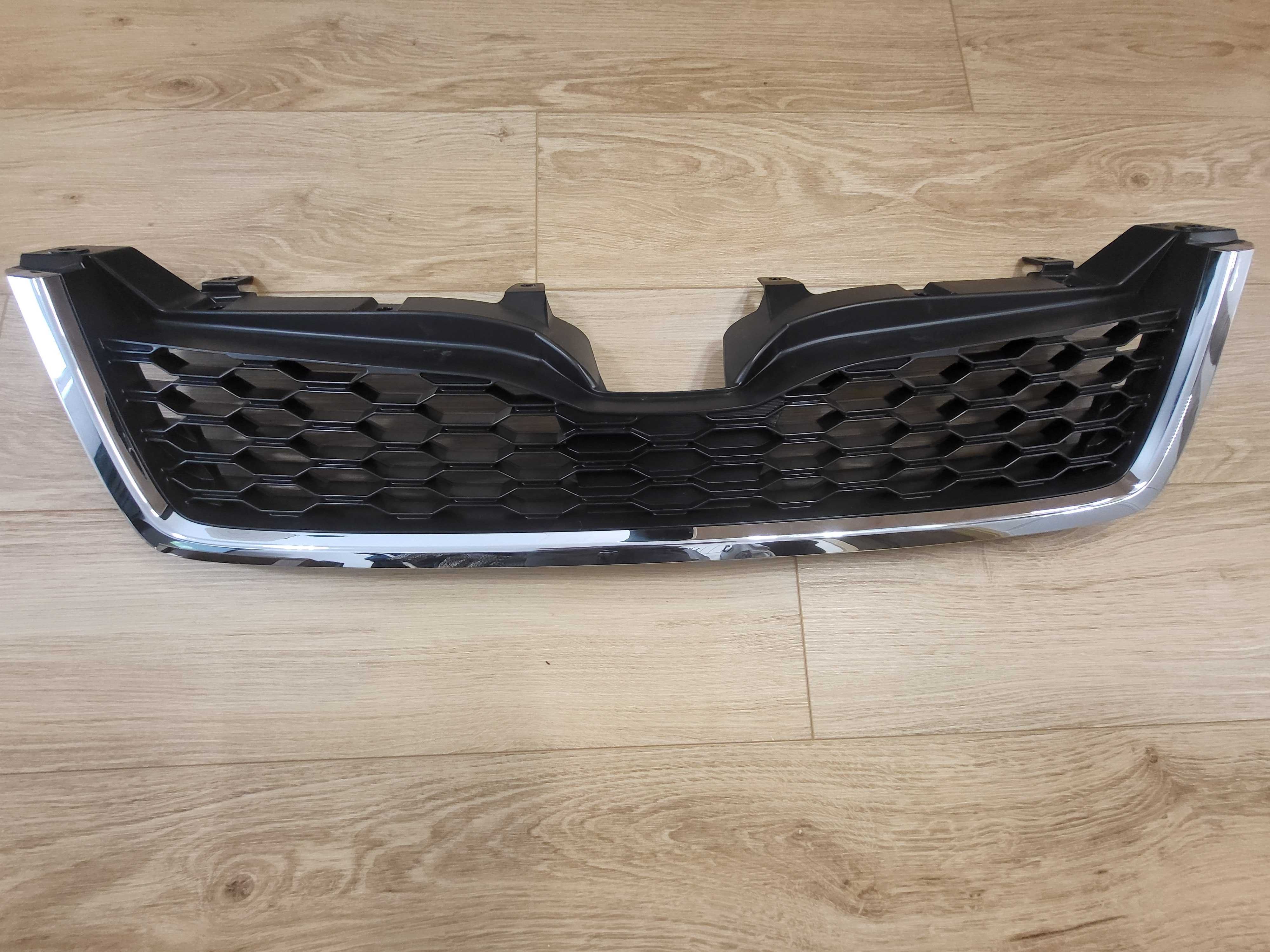 Subaru Forester IV atrapa grill 91122SG060 NOWY