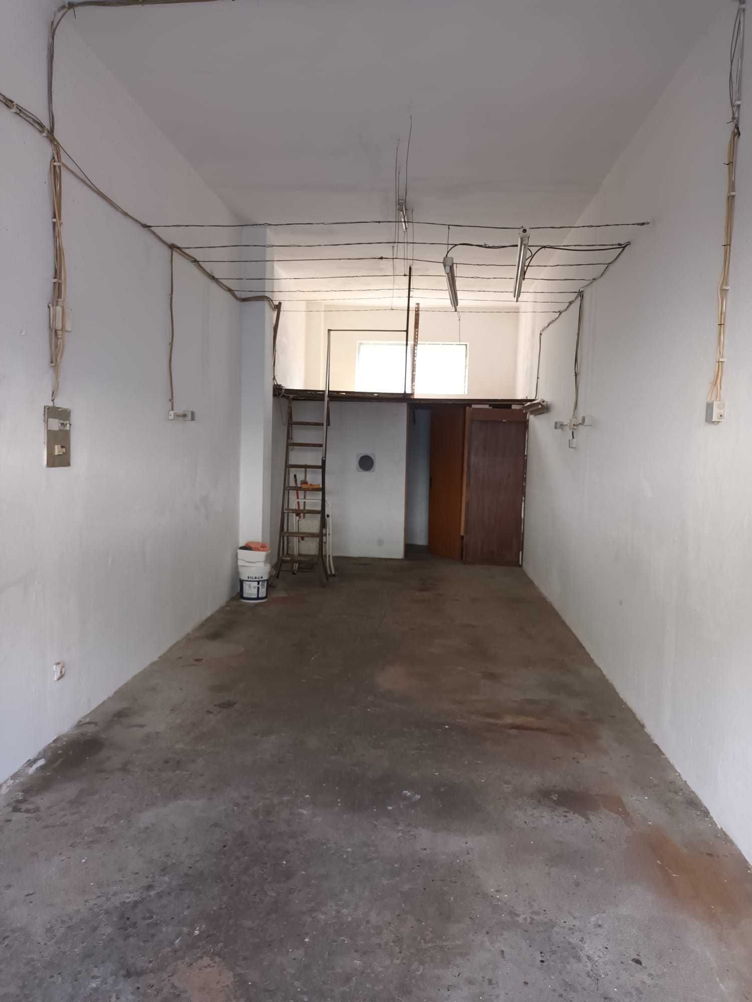 Garagem para 2 ou 3 carros fechada - gaia