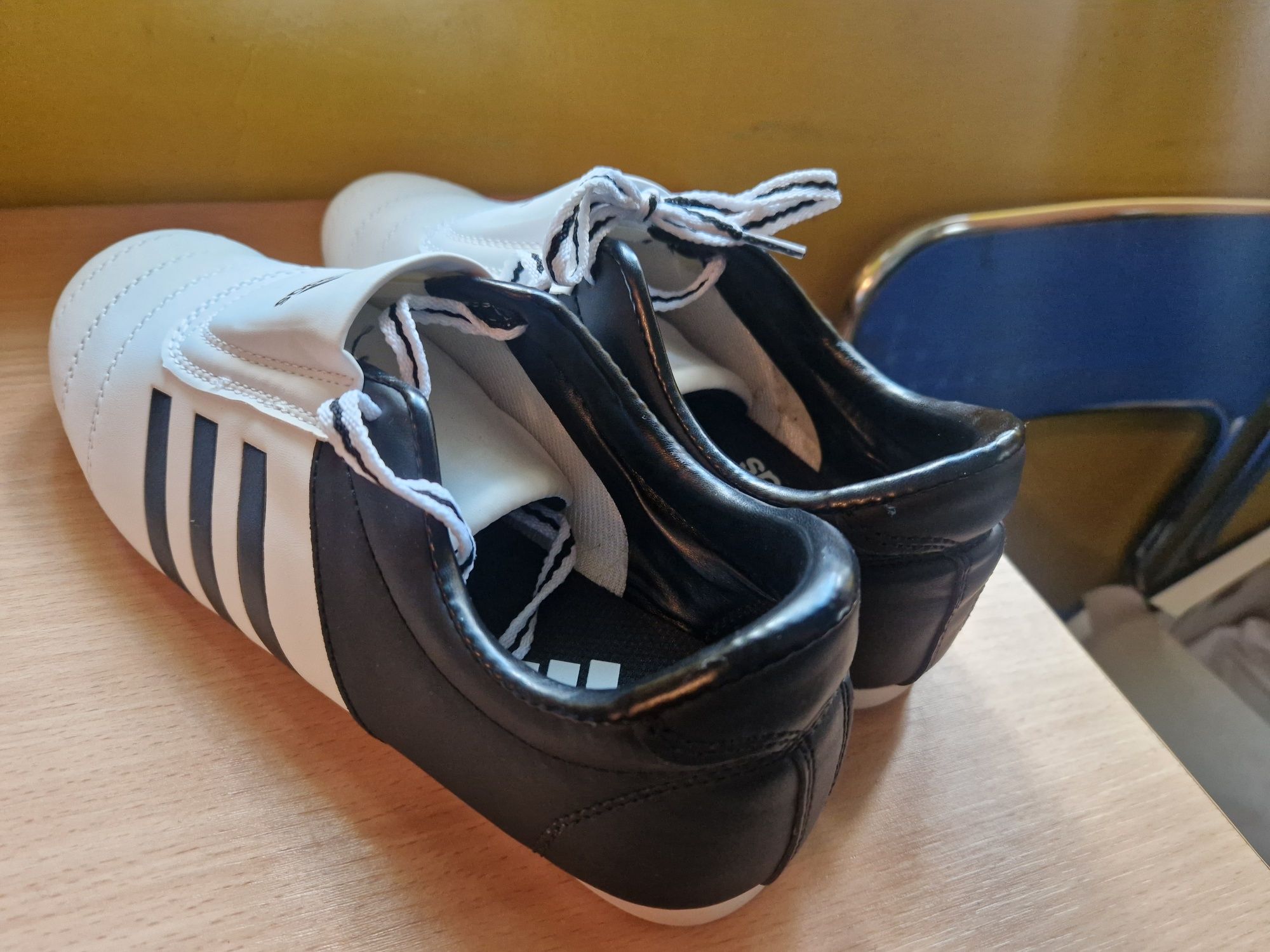 Buty treningowe halowe Adidas adi kick 2 rozmiar 42 i 2/3