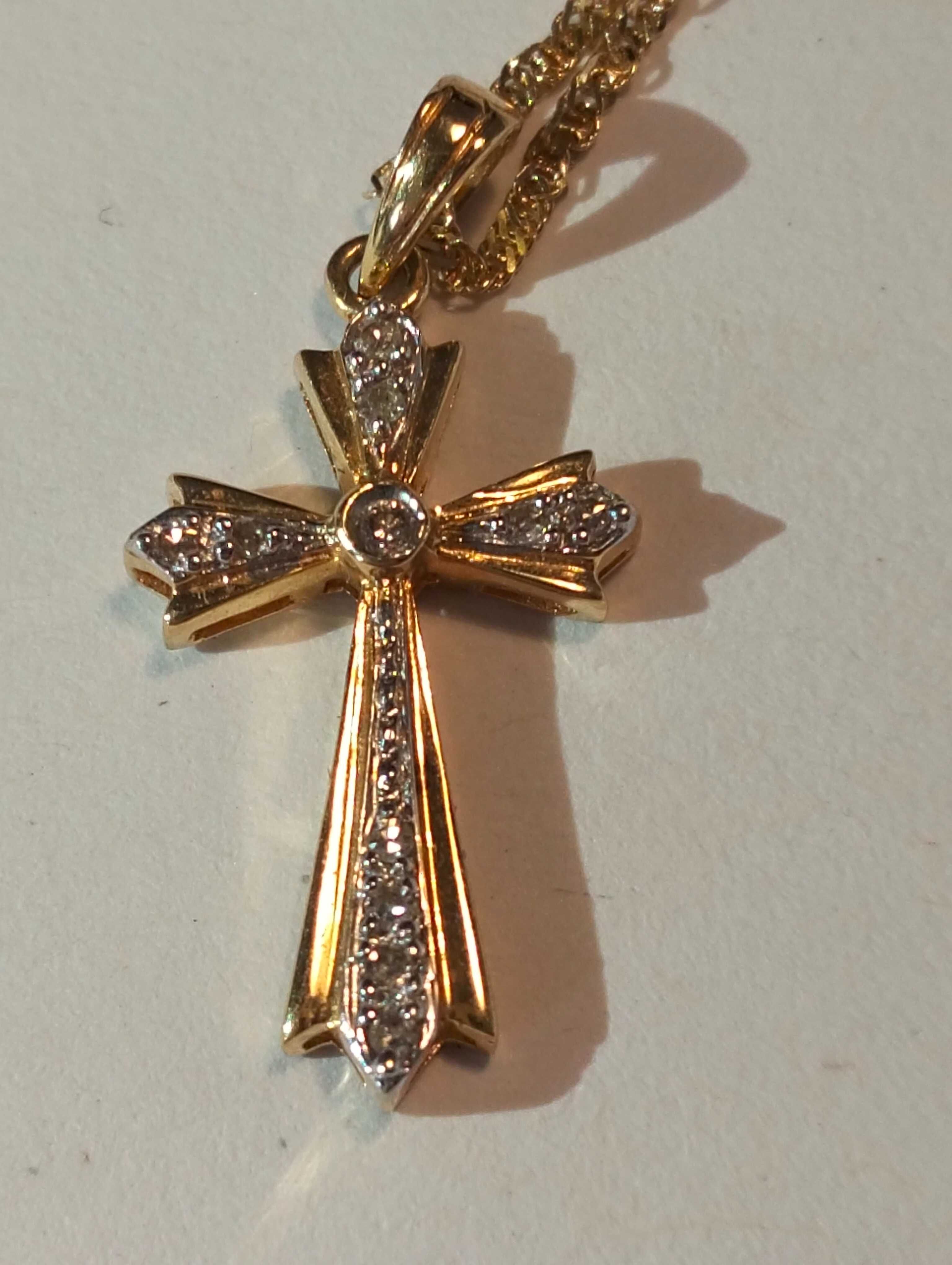 18 ct. Złoty krzyżyk z brylantami plus łańcuszek
