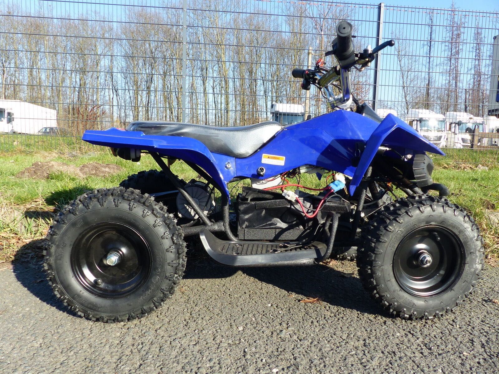 Dziecięcy QUAD 500 W 36 V w kolorze niebieskim nowy kartonie wyprzedaż