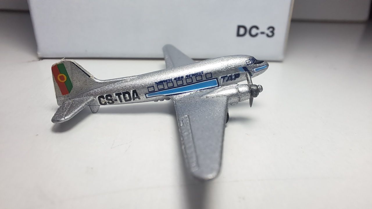 Douglas DC-3 TAP Air Portugal 1:600