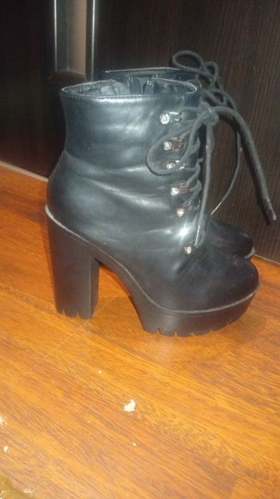 Продам осение туфли на каблуке