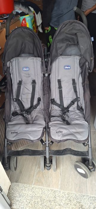 Carrinho duplo bebé  marca CHICCO