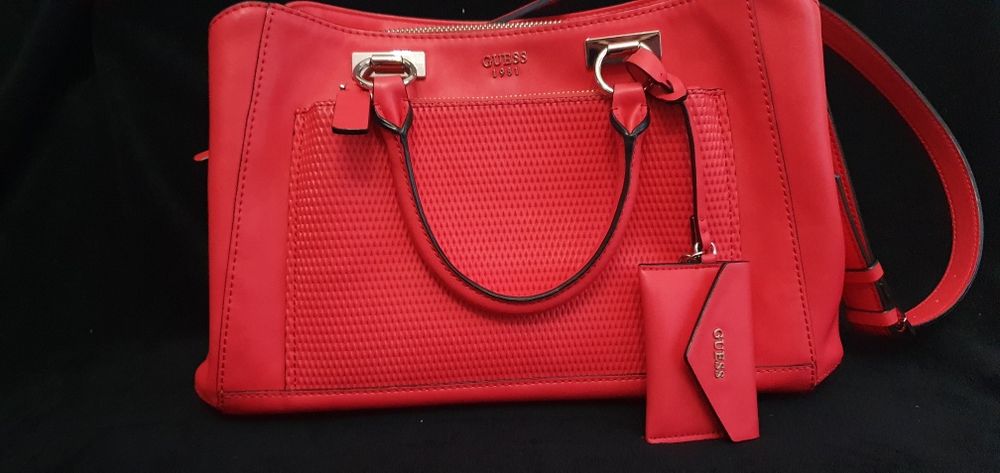 Mala  Guess vermelha