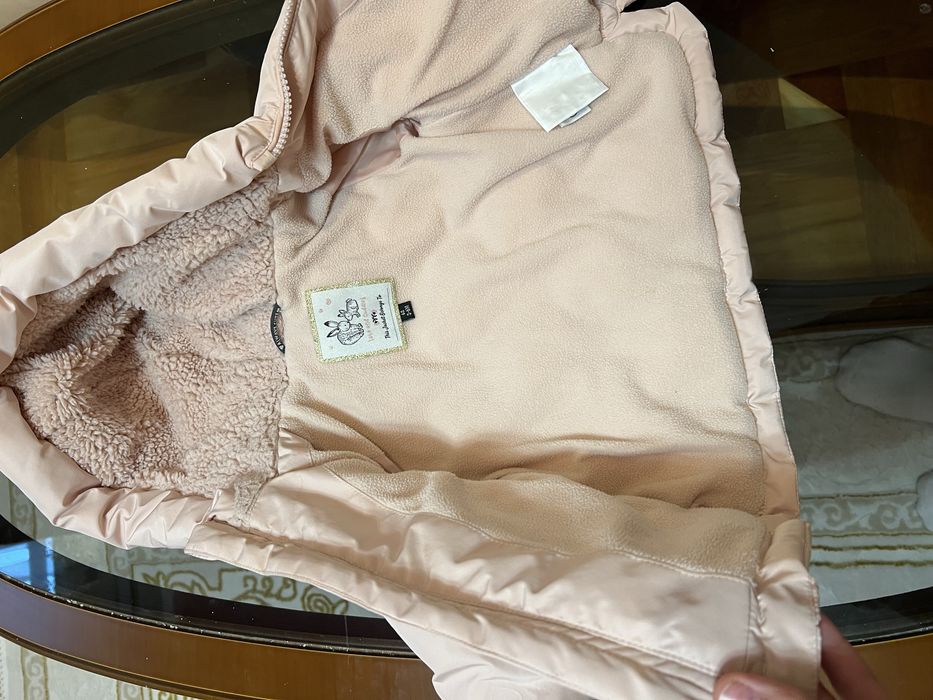 Дитя теплі куртки.