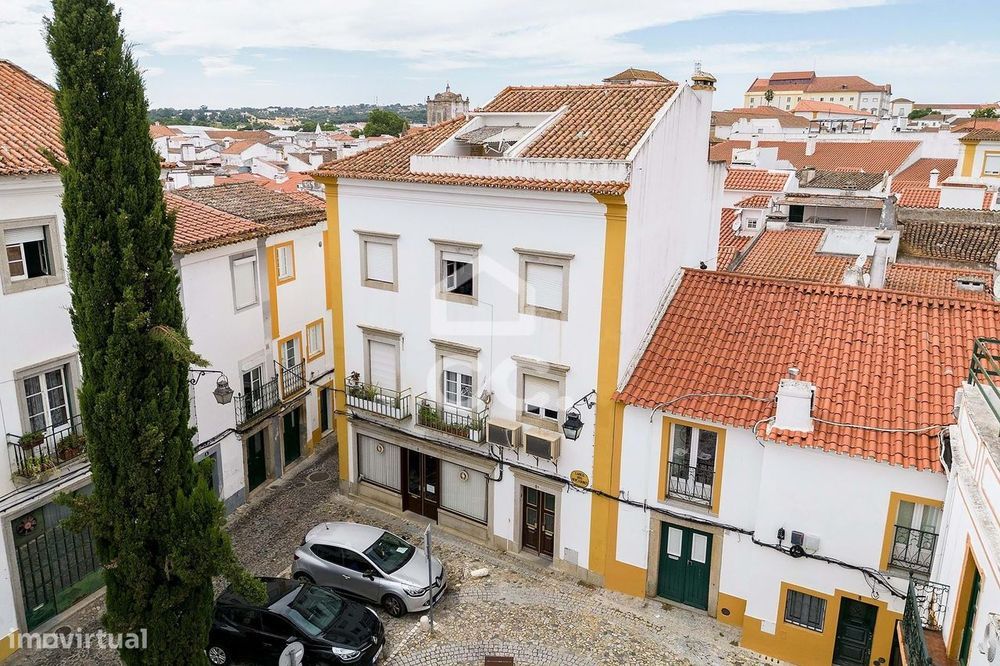 Apartamento T4 c/ Aproveitamneto de Sótão e Terraço | Centro Histórico