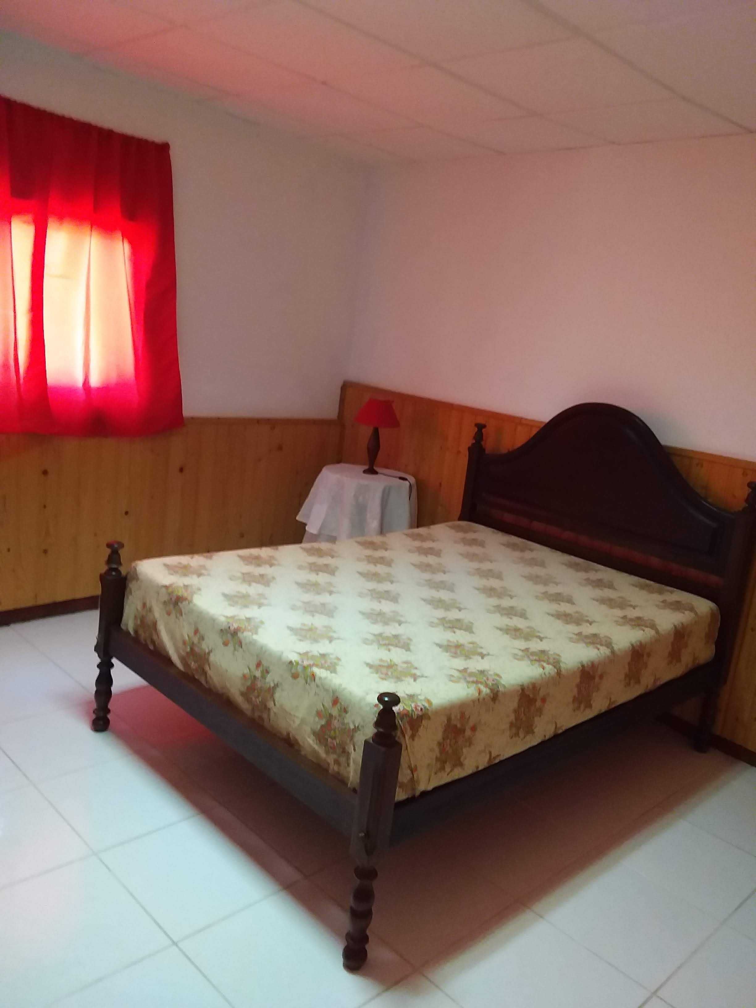 Casa no campo em condomínio fechado.