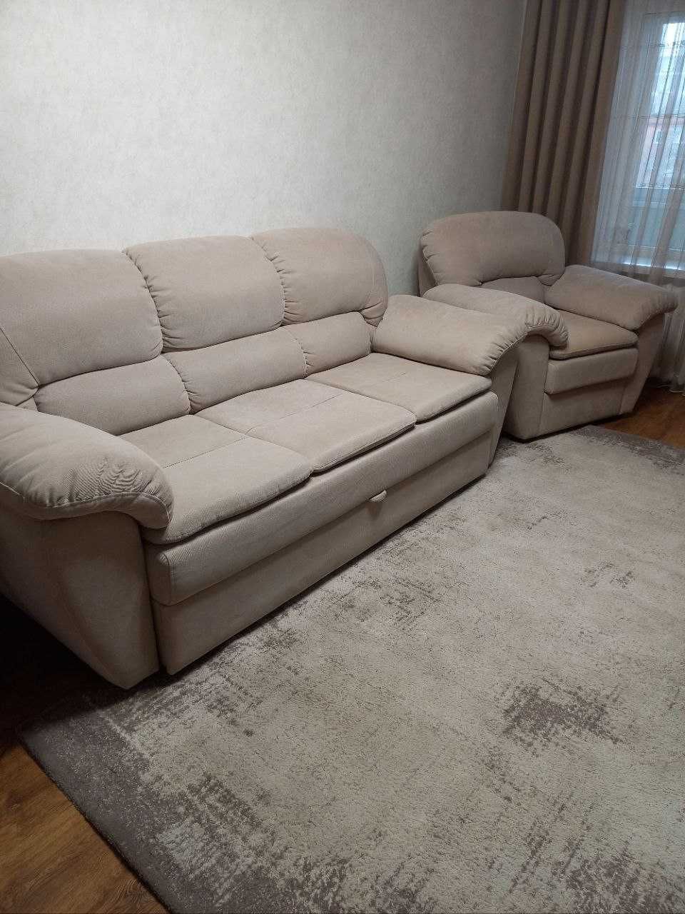 Великий диван та крісло