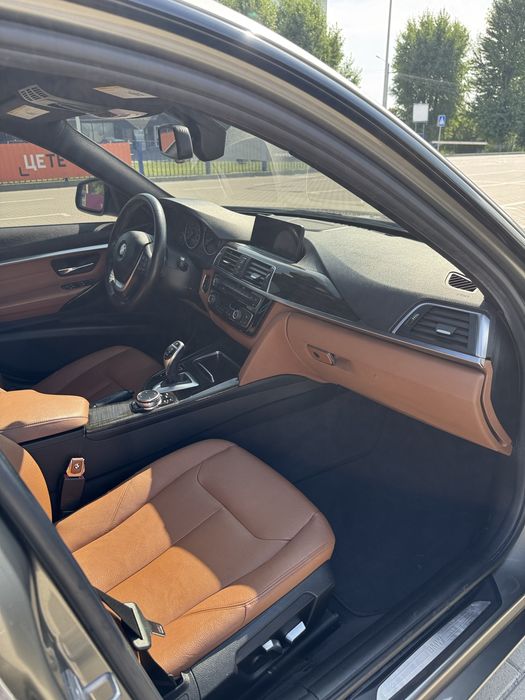 BMW F30 328i, торг присутній