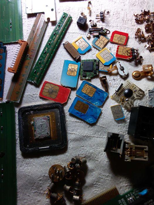 Продам радиодетали на переработку, вес 1.680 цена за все