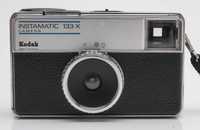 Piekny, sprawny Kodak Instamatic Camera 133-X, designed by Alex Gow