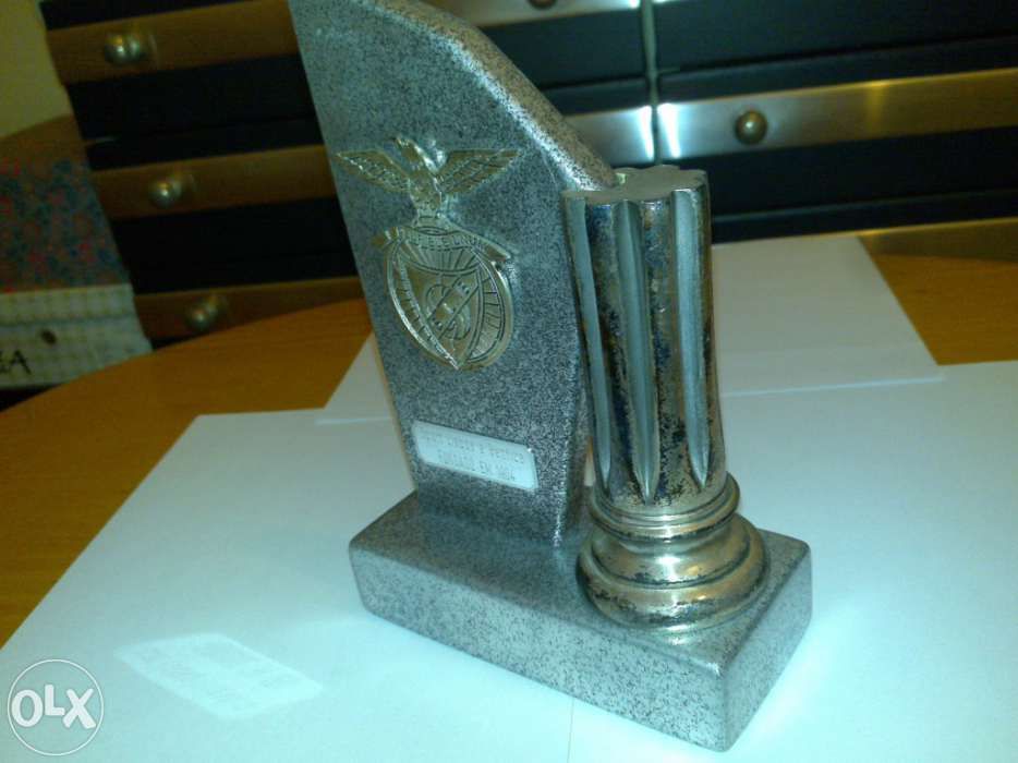 benfica estatueta (troféu com emblema do benfica em relevo) licenciado