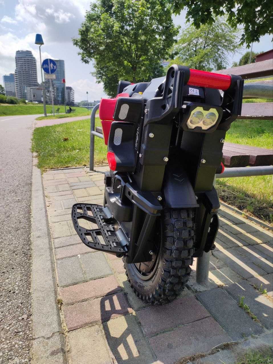 Monocykl elektryczny Veteran Patton Prędkość do 70KPH zasięg 100KM