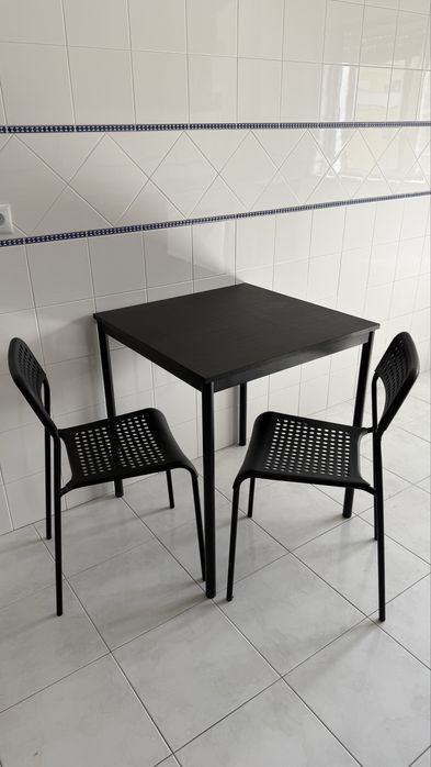 Mesa com 2 cadeiras