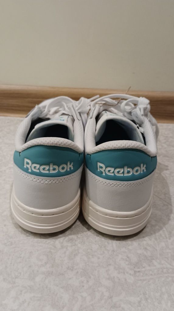 Продам нові кросівки Reebok Classic білі 44 розмір