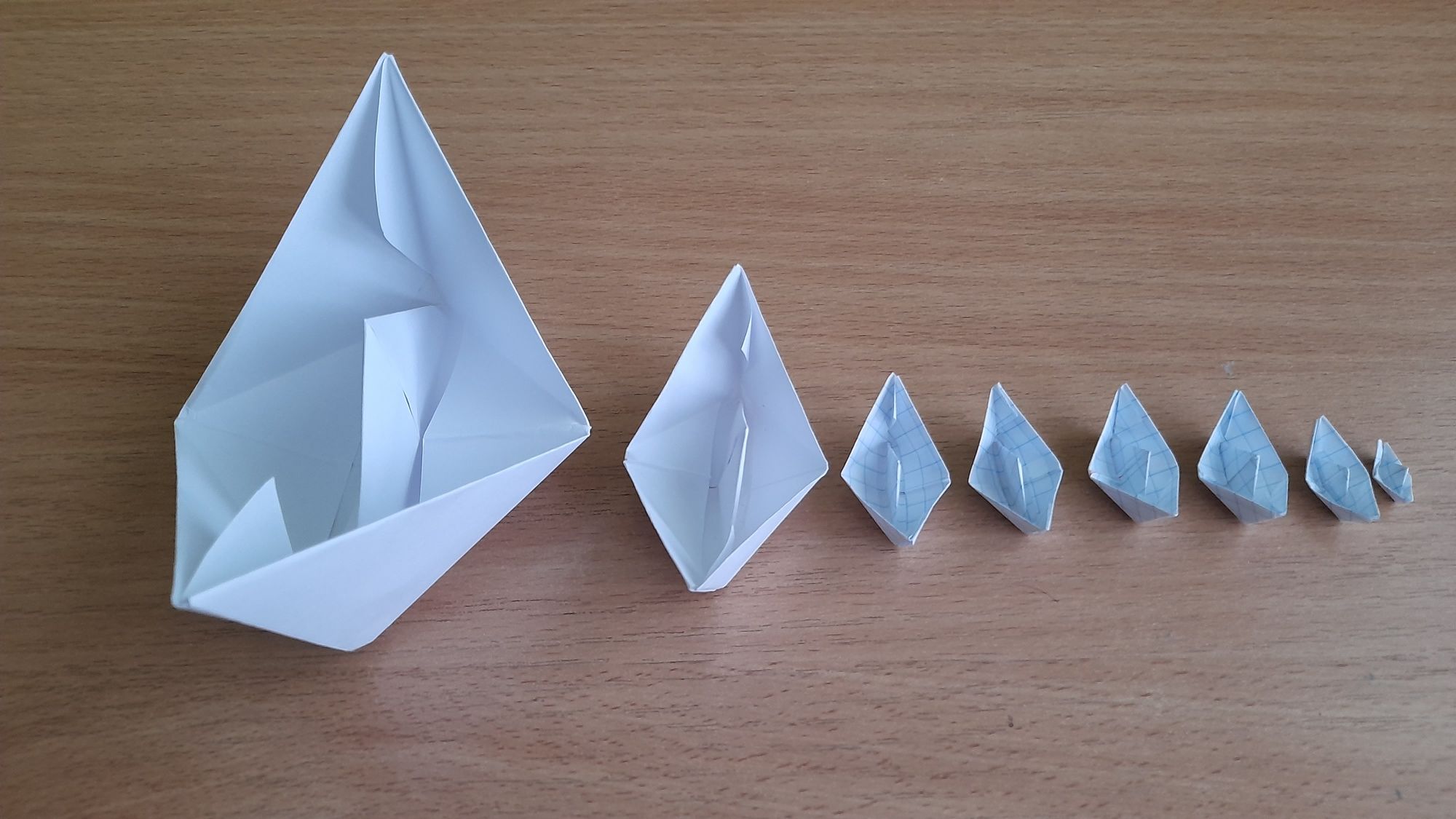 Zestaw łódek z papieru- origami