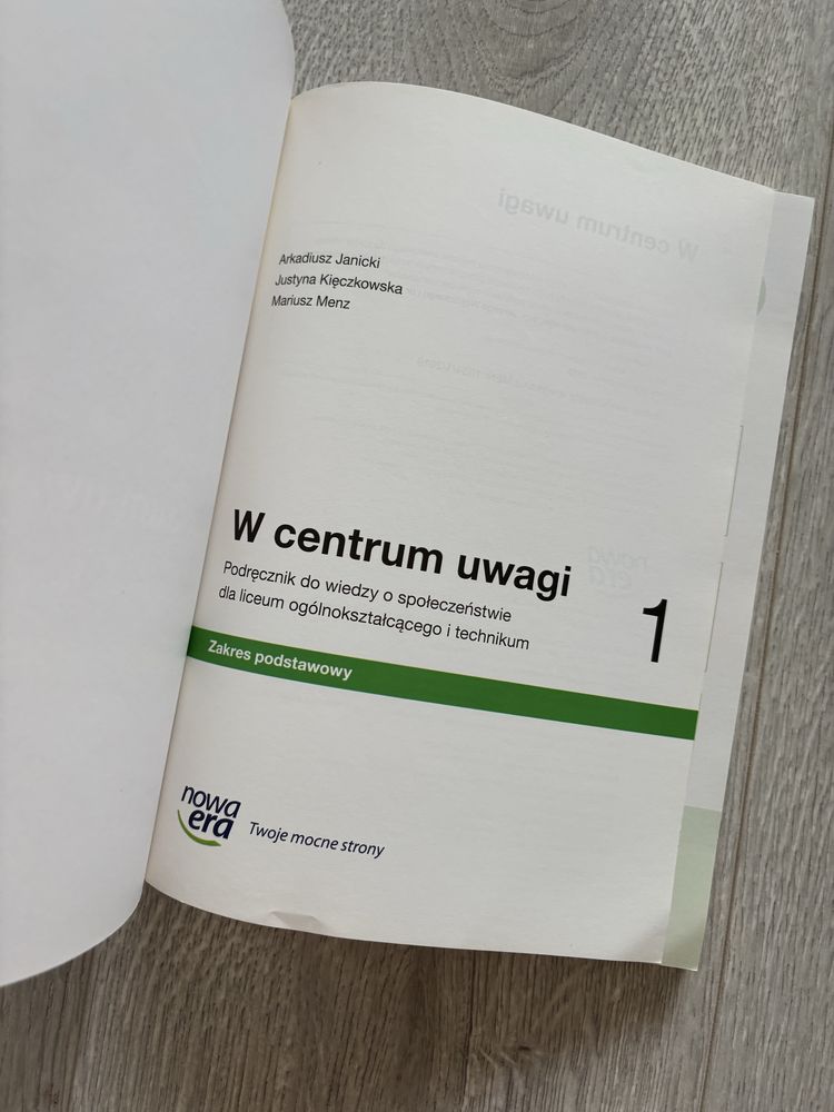 Książka podręcznik do wosu w centrum uwagi poziom podstawowy