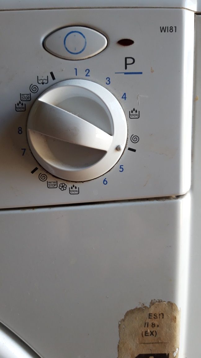 Продам рабочую стиральную машину Индезит.