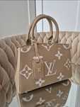 Torebka beżowa Louis Vuitton  pasek na ramię