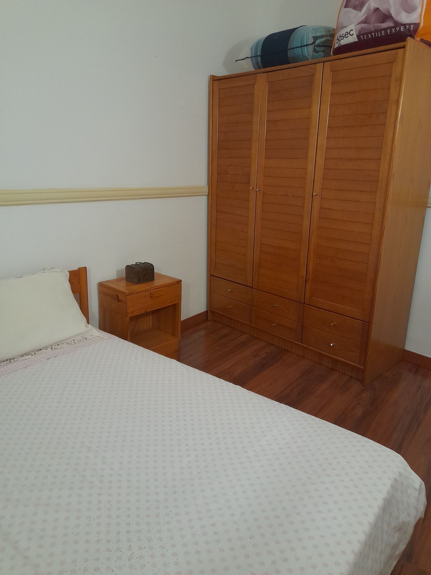 Aluga-se quarto casal Campolide