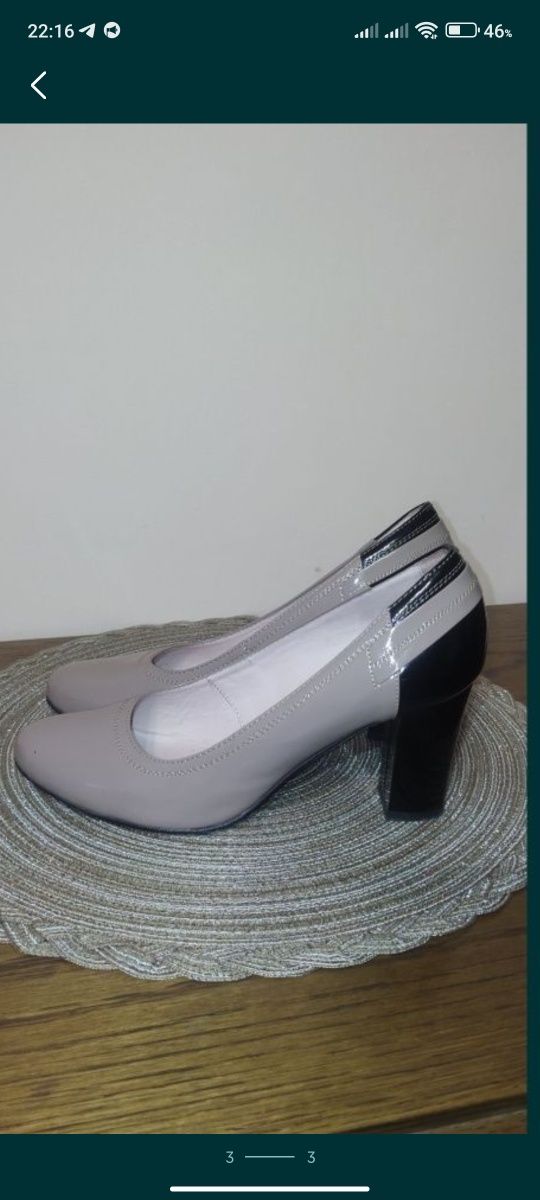 Жіночі фірмові лакові туфлі 39 розмір