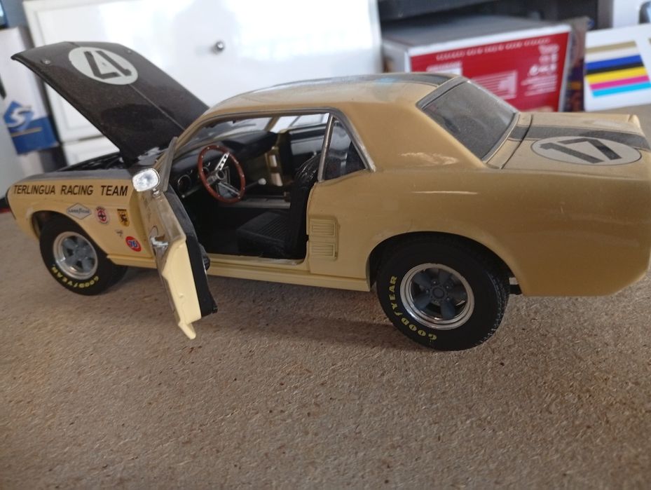 Miniatura 1/18 Ford Mustang