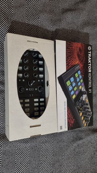 DJ-контролер Native Instruments Traktor Kontrol X1 MK2
DJ-контролер Na