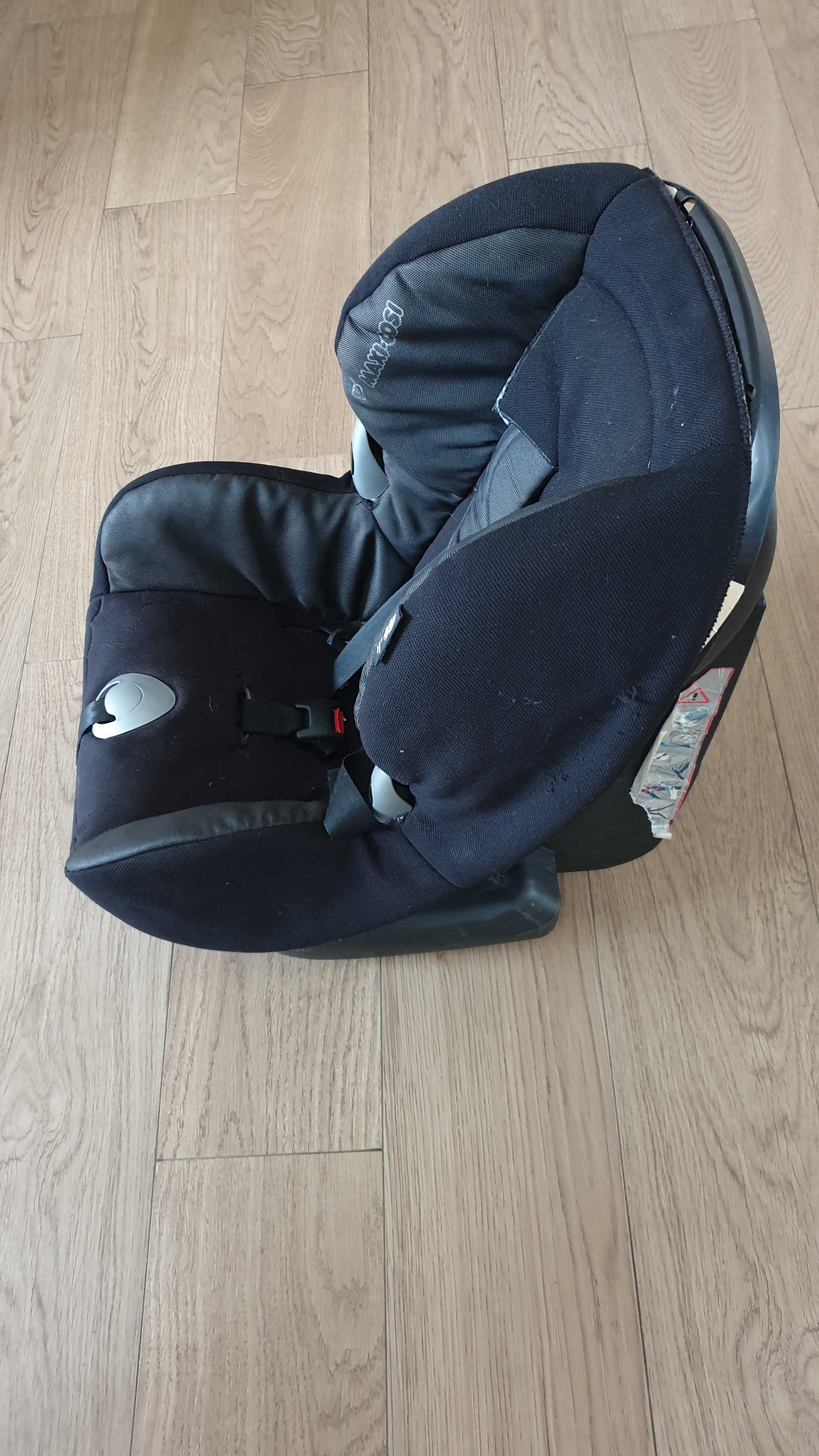 Детское автомобильное качественное кресло Maxi-Cosi Universal 9-18 kg