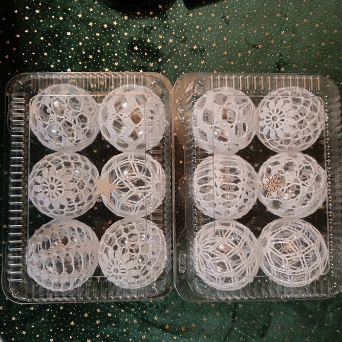 12 bombek robionych szydełkiem